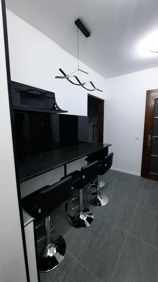 House Side By Side Appartement Braşov Buitenkant foto