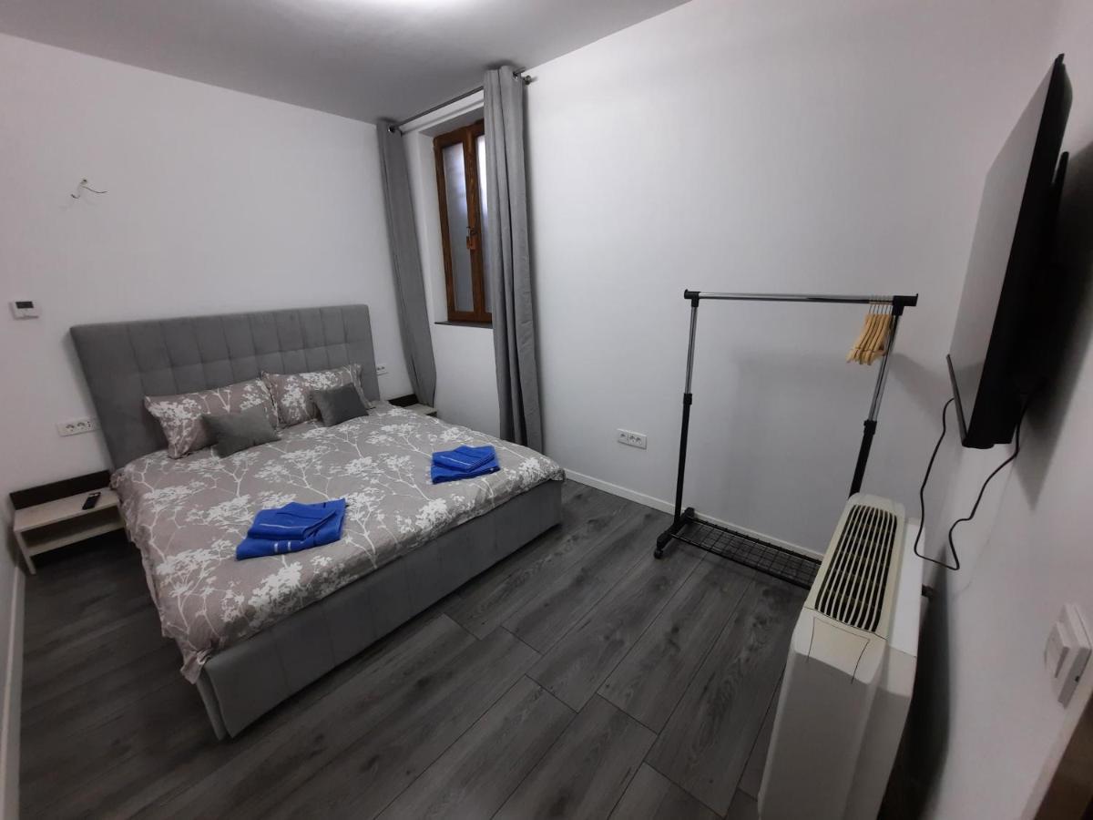 House Side By Side Appartement Braşov Buitenkant foto