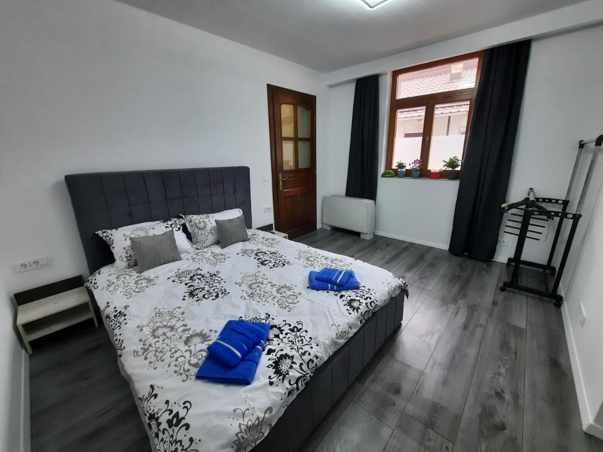 House Side By Side Appartement Braşov Buitenkant foto