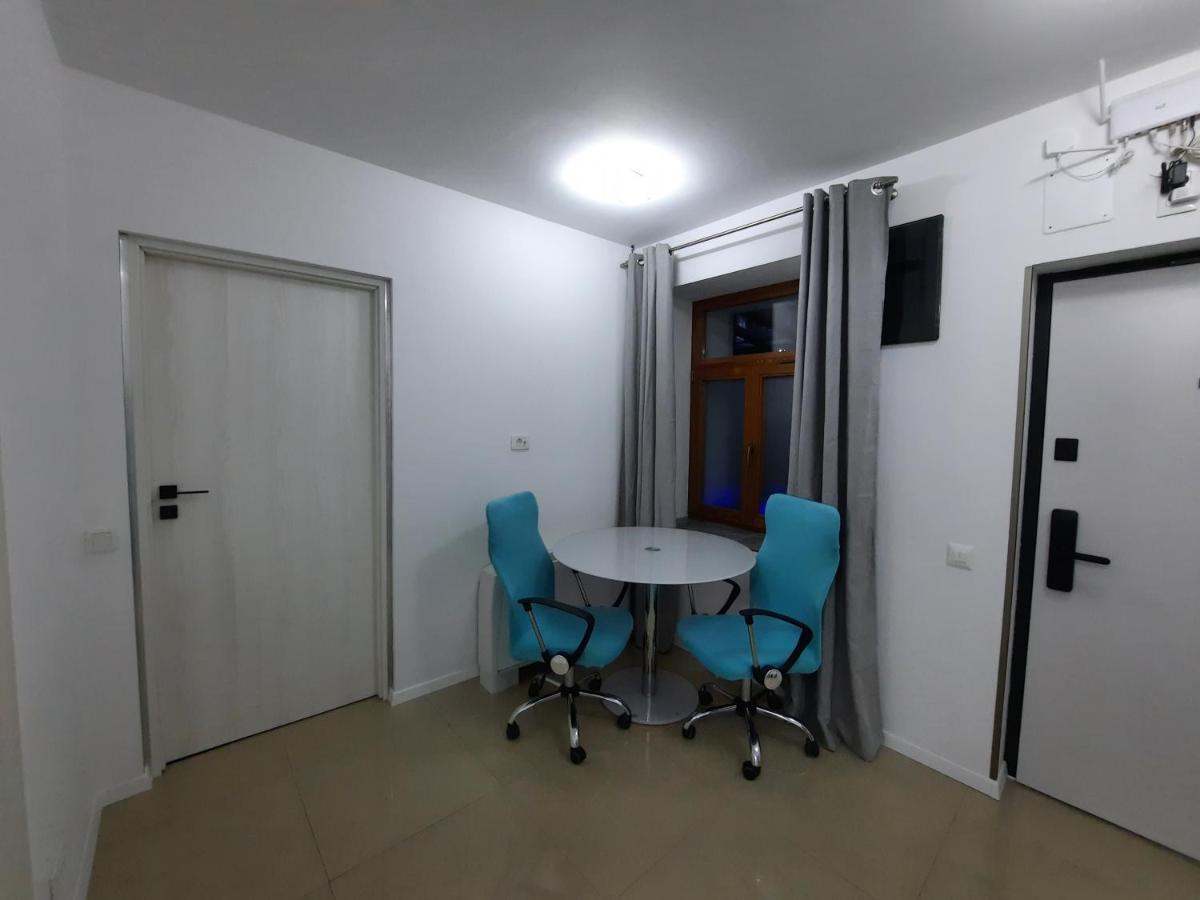 House Side By Side Appartement Braşov Buitenkant foto
